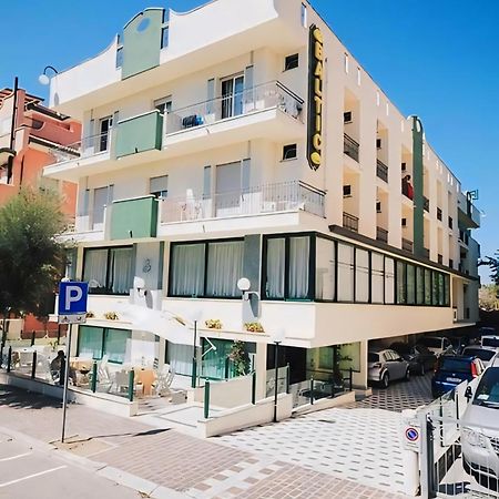Hotel Baltic 米萨诺阿德里亚蒂科 外观 照片